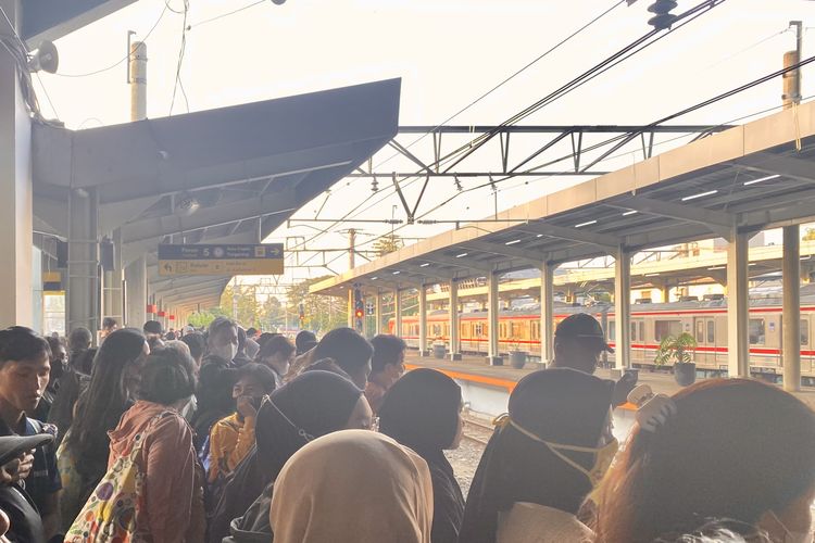 Suara Pekerja yang Tak Pernah Redup di Hari Libur Nasional 2025 1 Libur nasional 2025