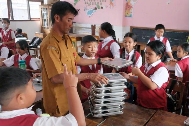 Guru Dapat Insentif Rp 100 Ribu/Hari Awasi Program Makanan Bergizi Gratis 1 Makan bergizi
