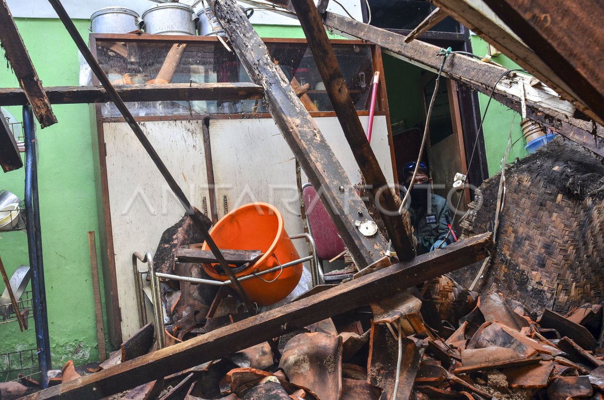 Rumah di Desa Godo Pati Roboh Diterjang Hujan saat Renovasi 1