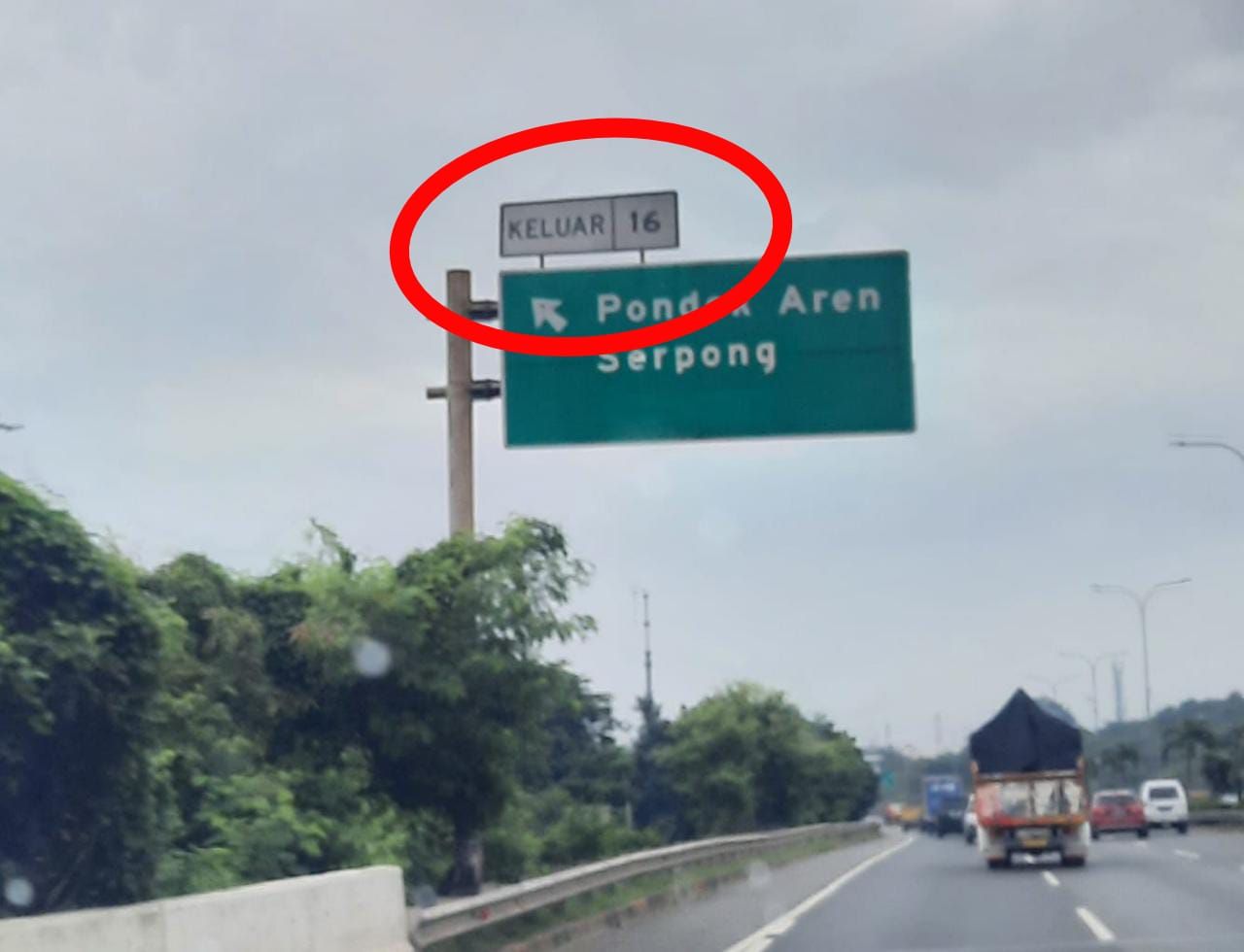Cara Membaca Angka di Papan Petunjuk Jalan Tol dengan Benar 1 Papan Petunjuk Jalan Tol